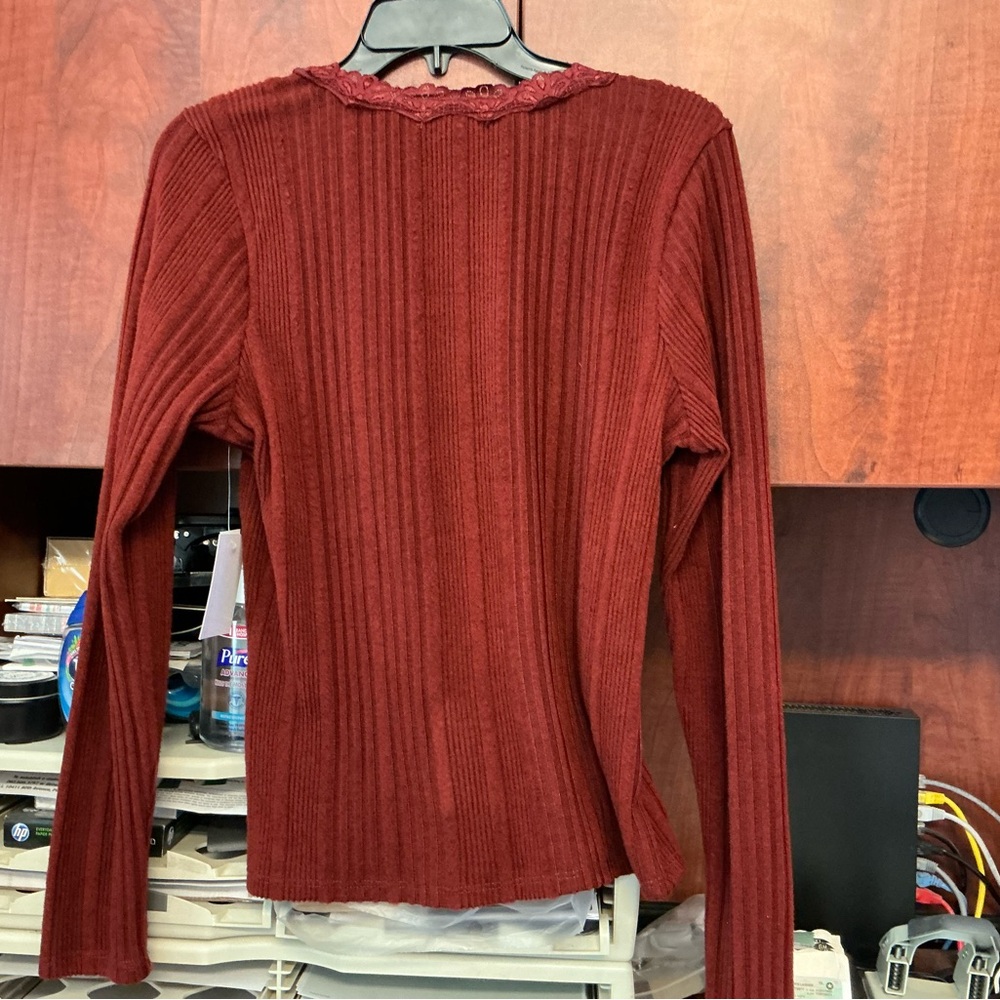 Maroon Ribbed Button-Up Cardigan - Picture 2 of 2